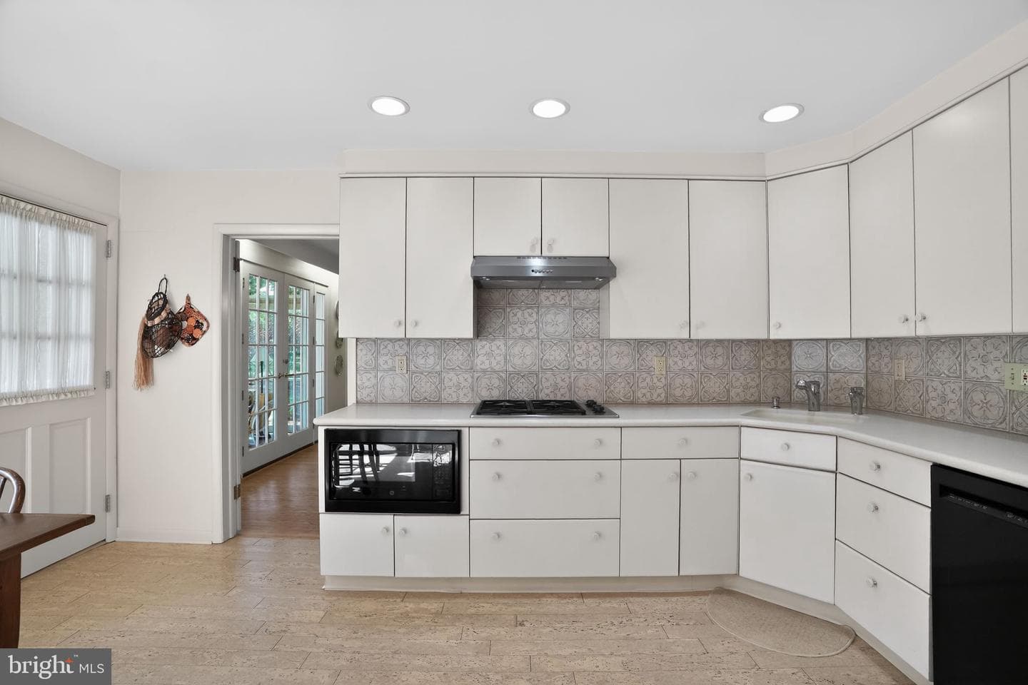 307 Colonial Drive photo 9