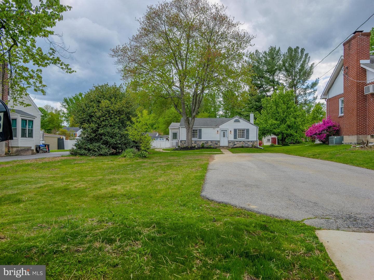 4828 Greenwood Street photo 2