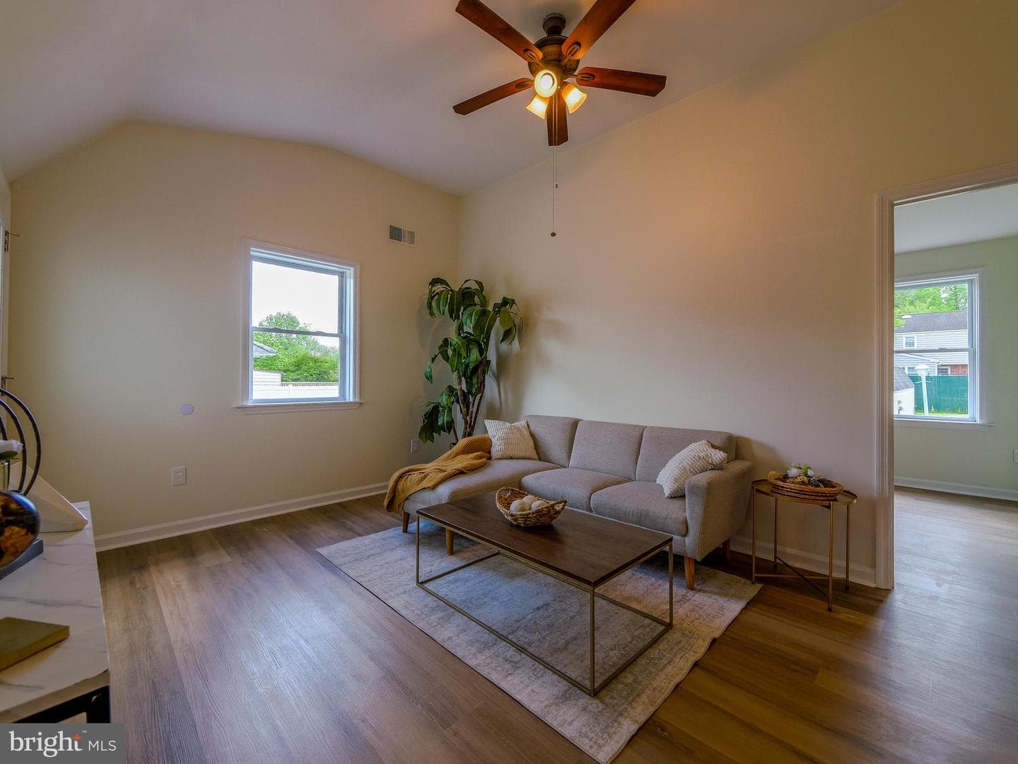 4828 Greenwood Street photo 23