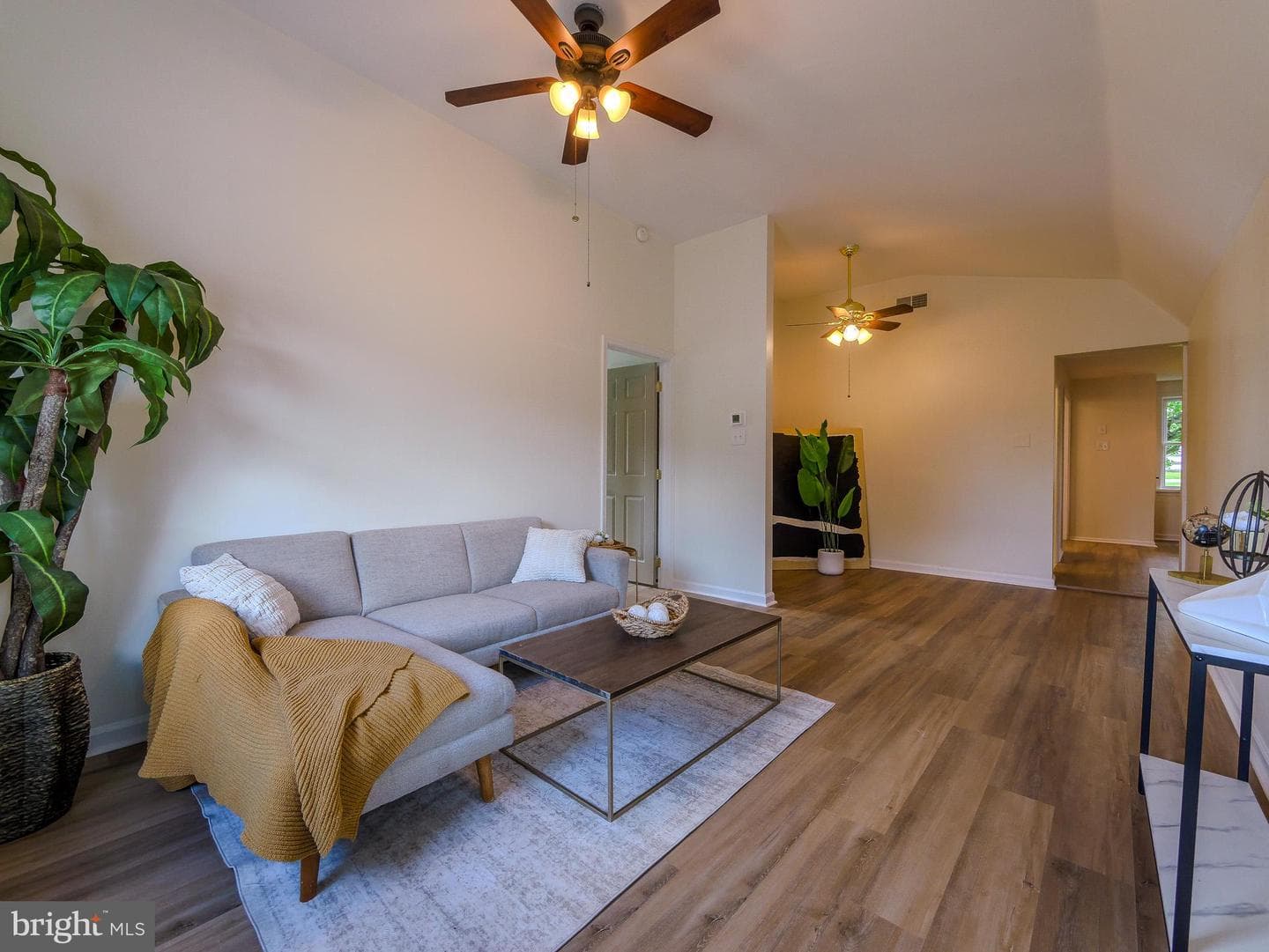 4828 Greenwood Street photo 24