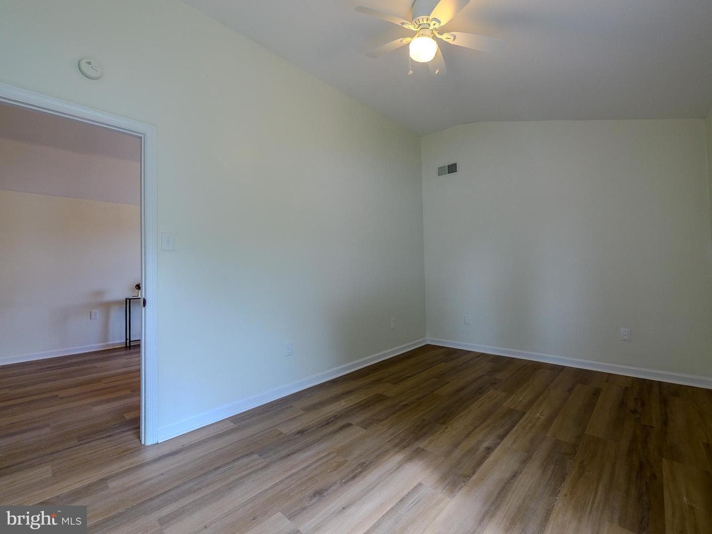 4828 Greenwood Street photo 31