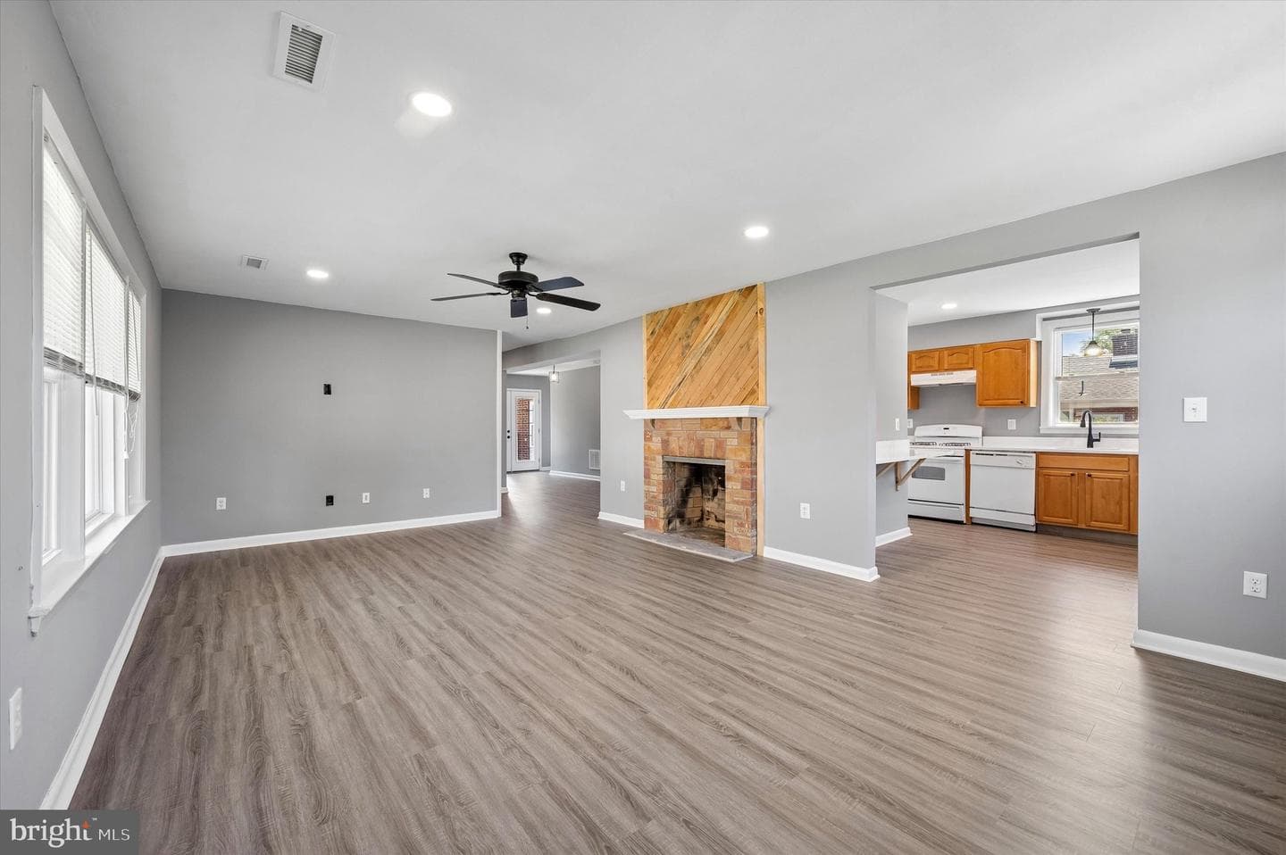2211 Dickens Lane photo 4