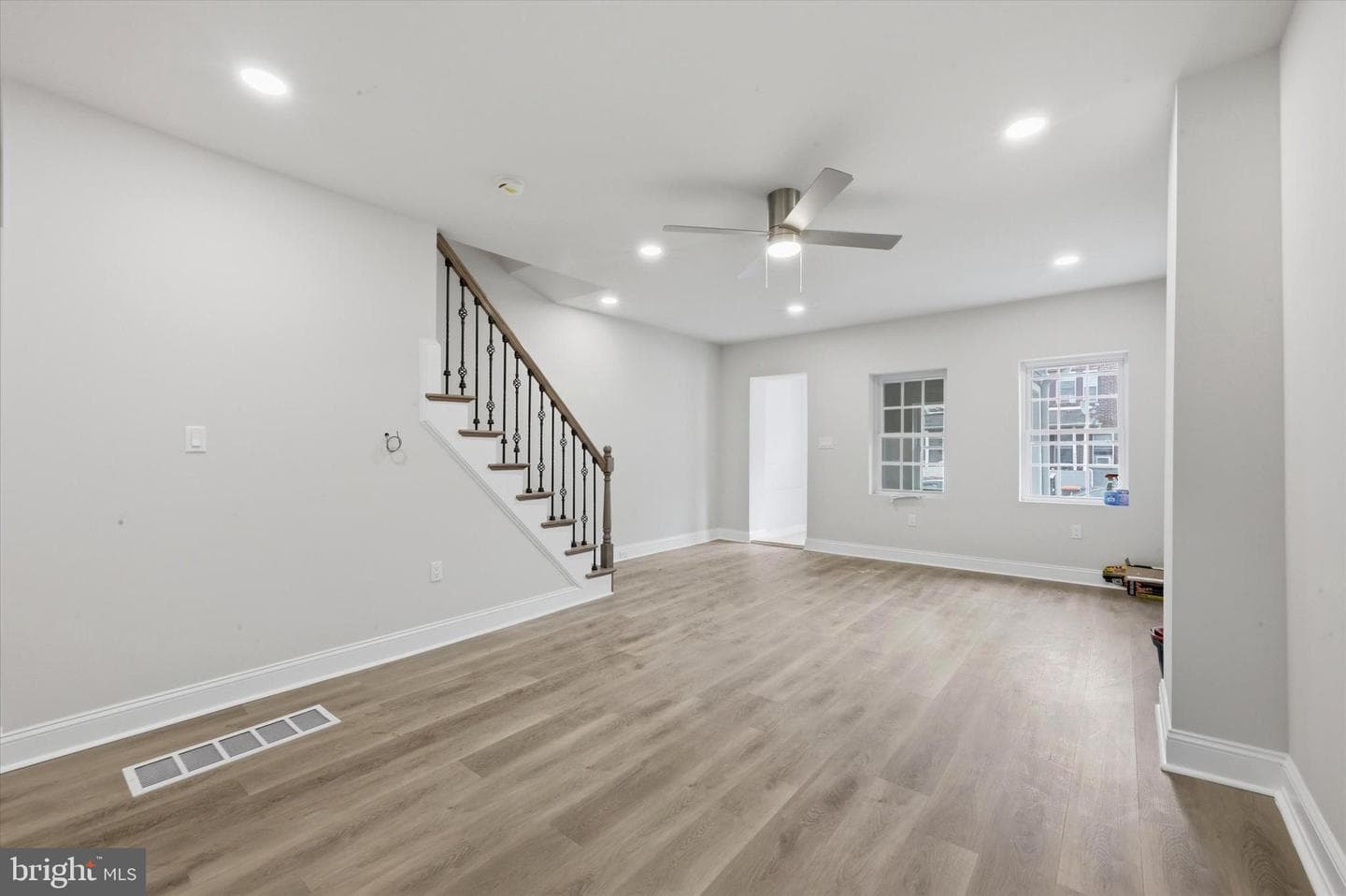 1120 Thomas Street photo 6
