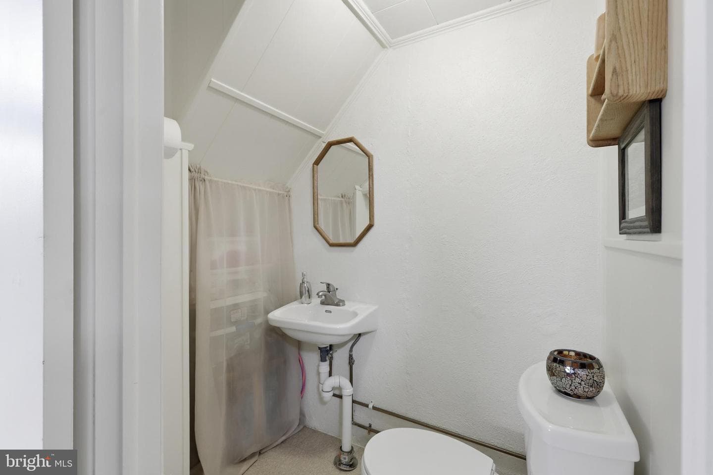 104 Bonsall Avenue photo 32