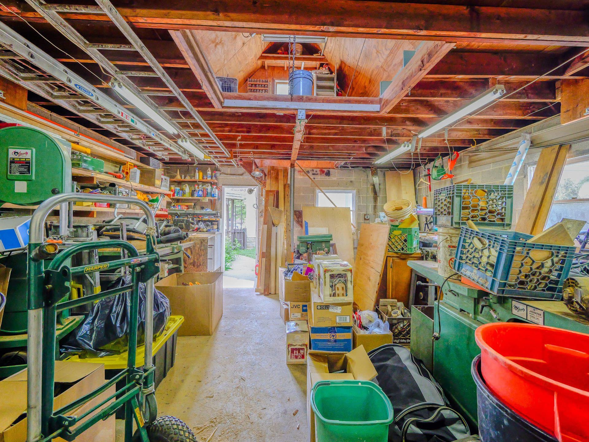627 W Gardner Avenue photo 44
