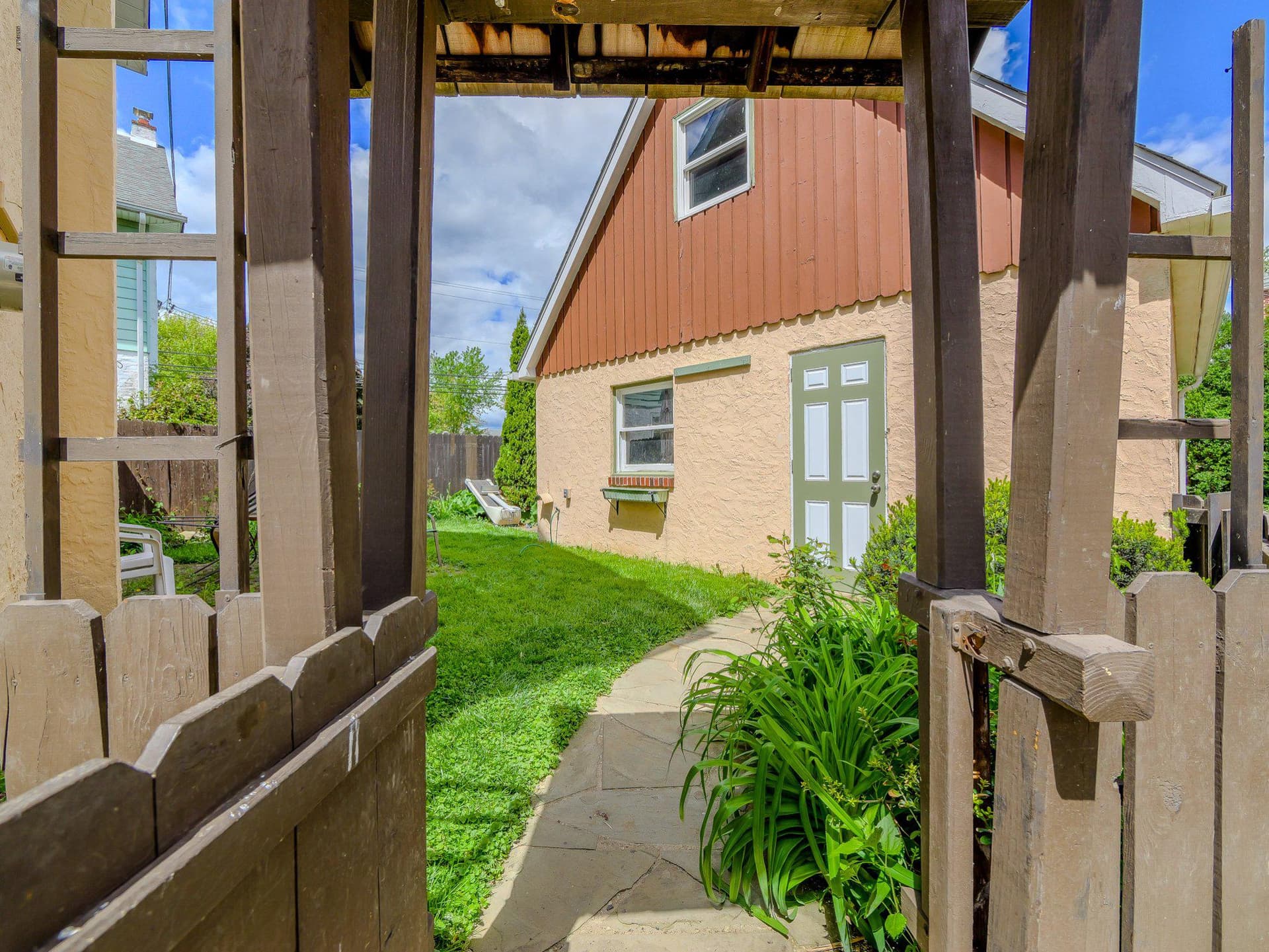 627 W Gardner Avenue photo 5