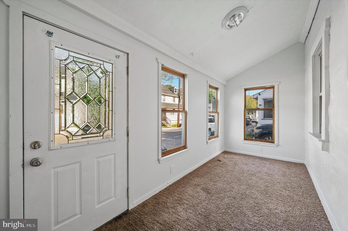 10 Upland Avenue photo 4
