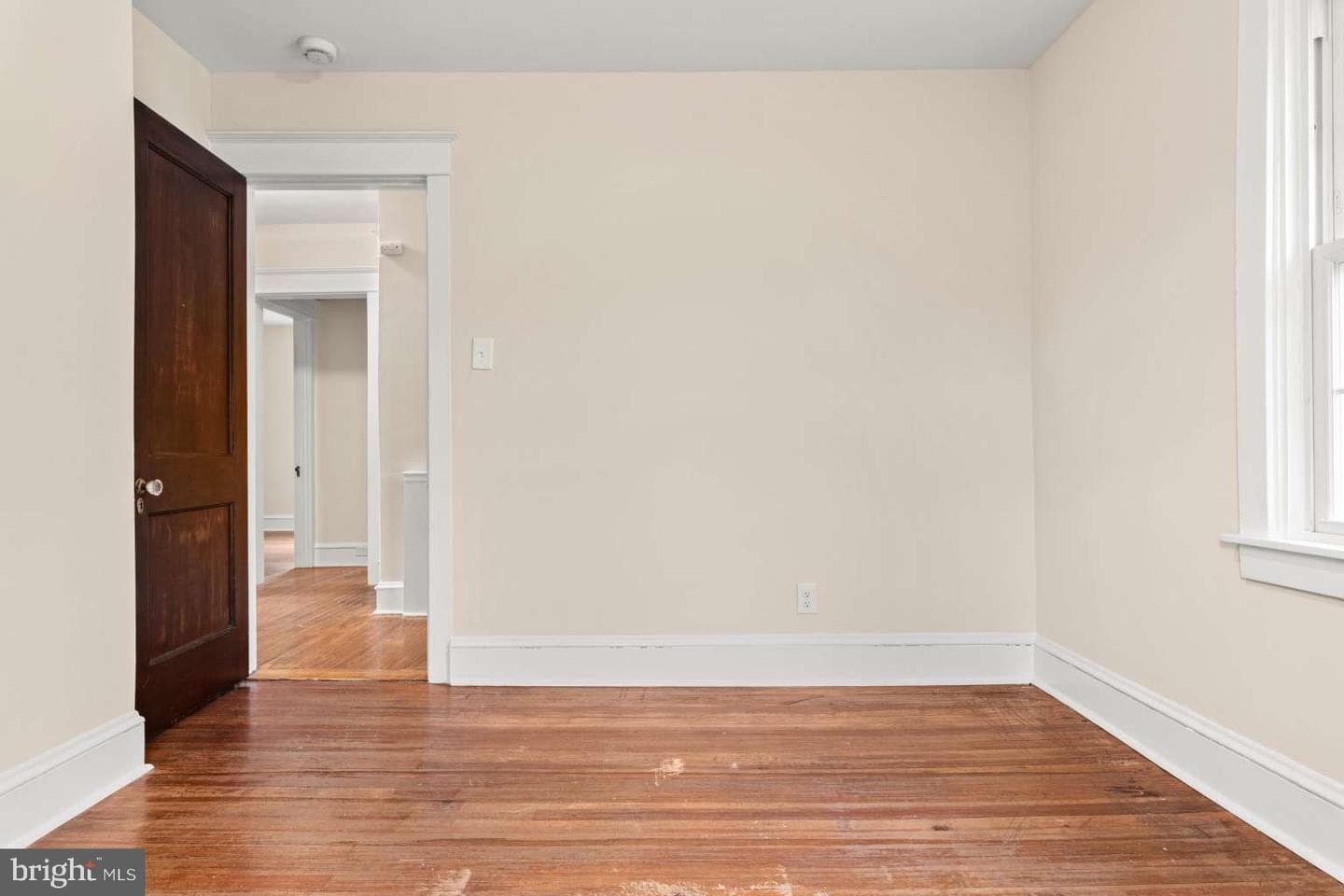 610 Saxer Avenue photo 16