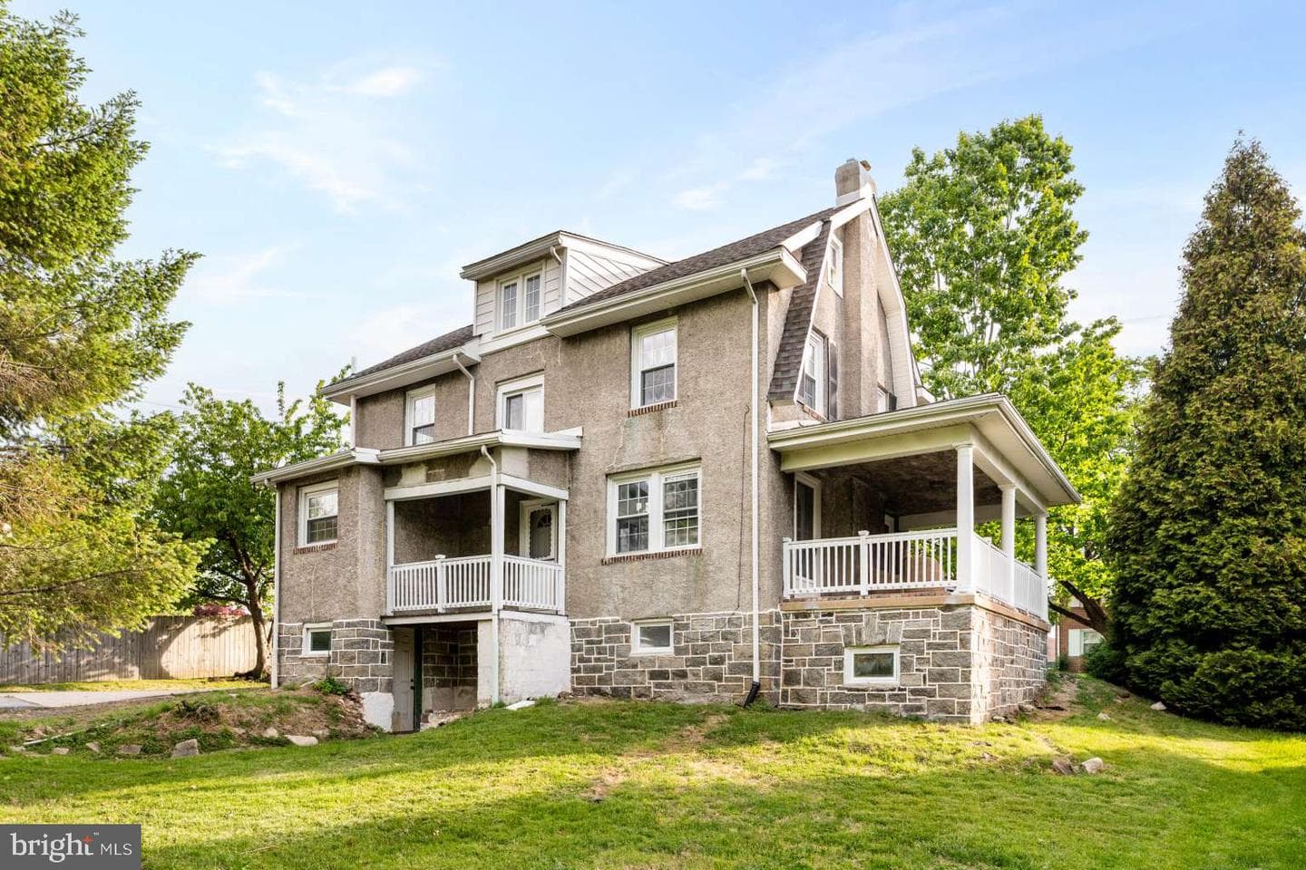 610 Saxer Avenue photo 23