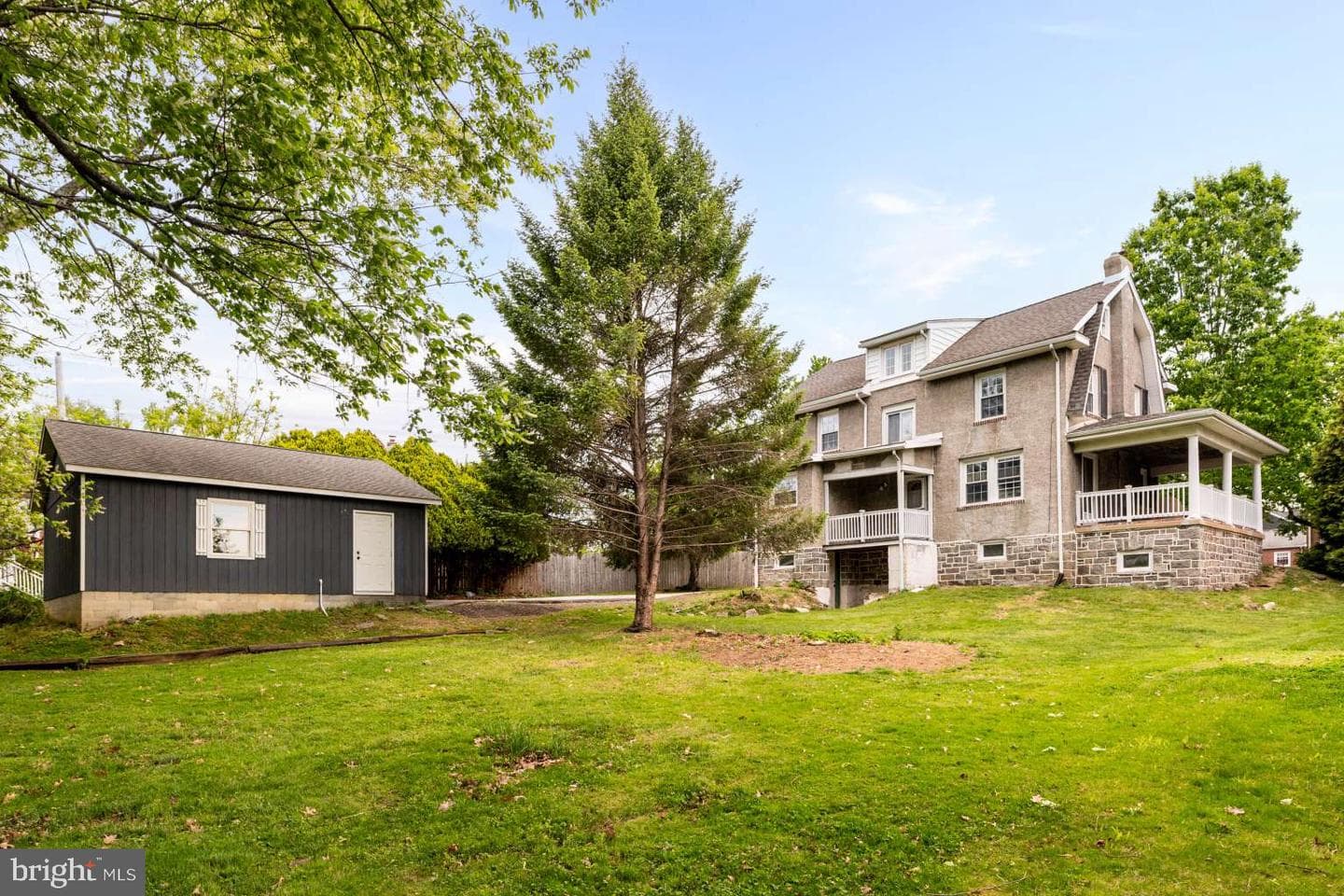 610 Saxer Avenue photo 24