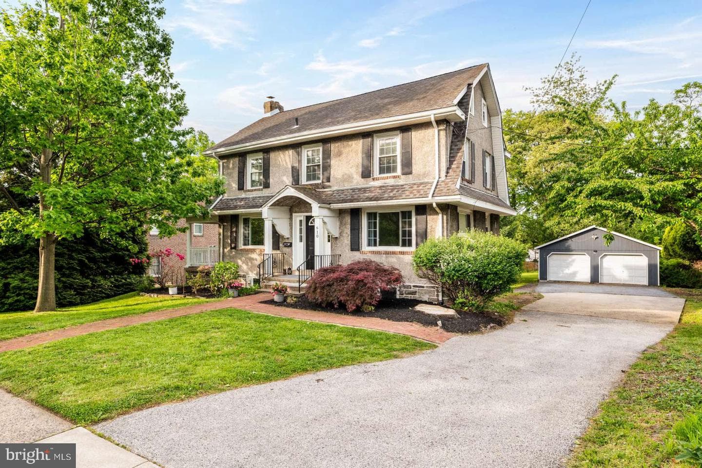 610 Saxer Avenue photo 3