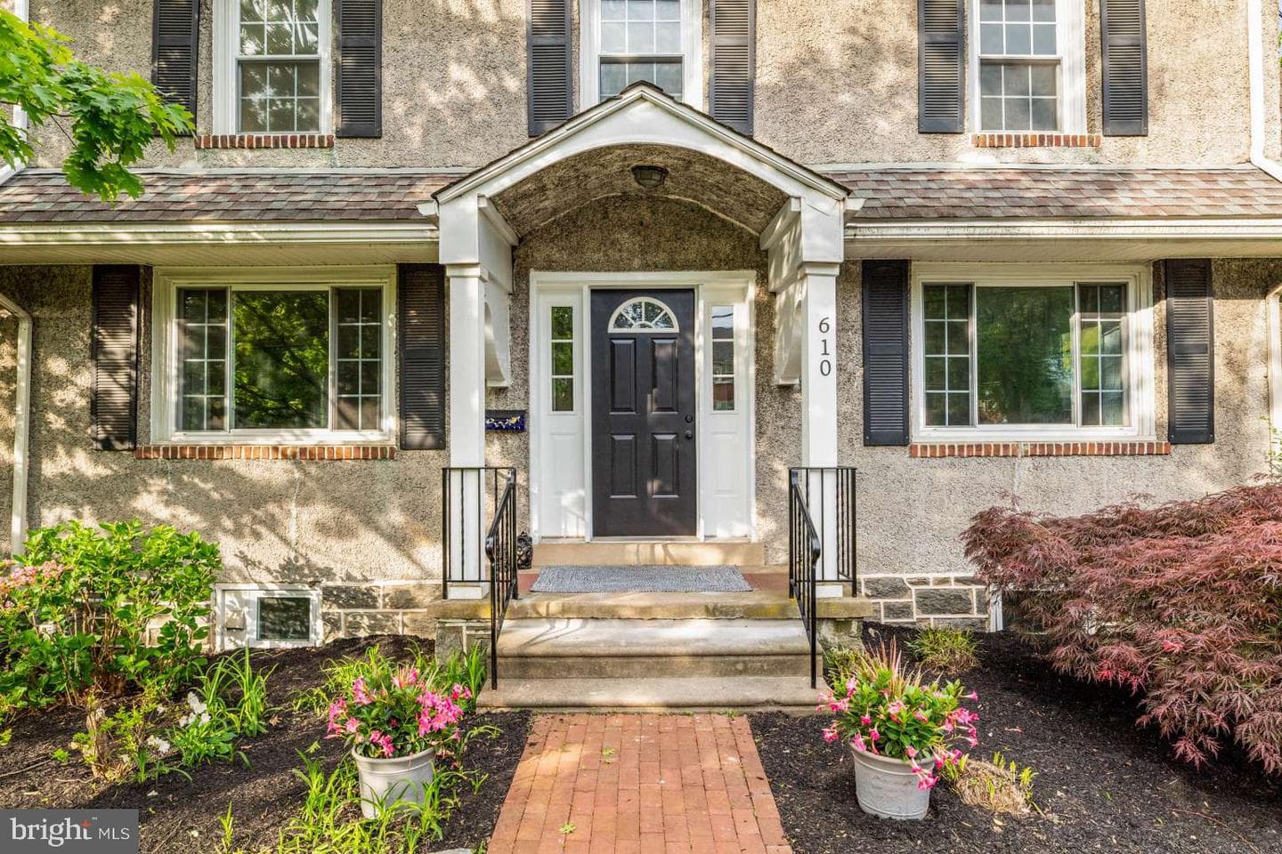 610 Saxer Avenue photo 4
