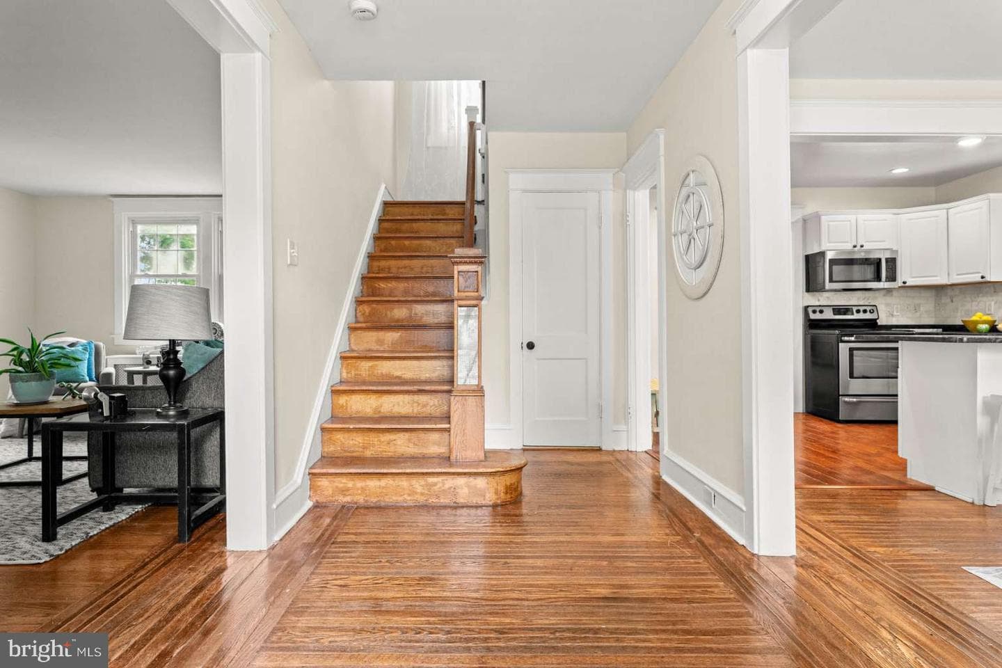 610 Saxer Avenue photo 5