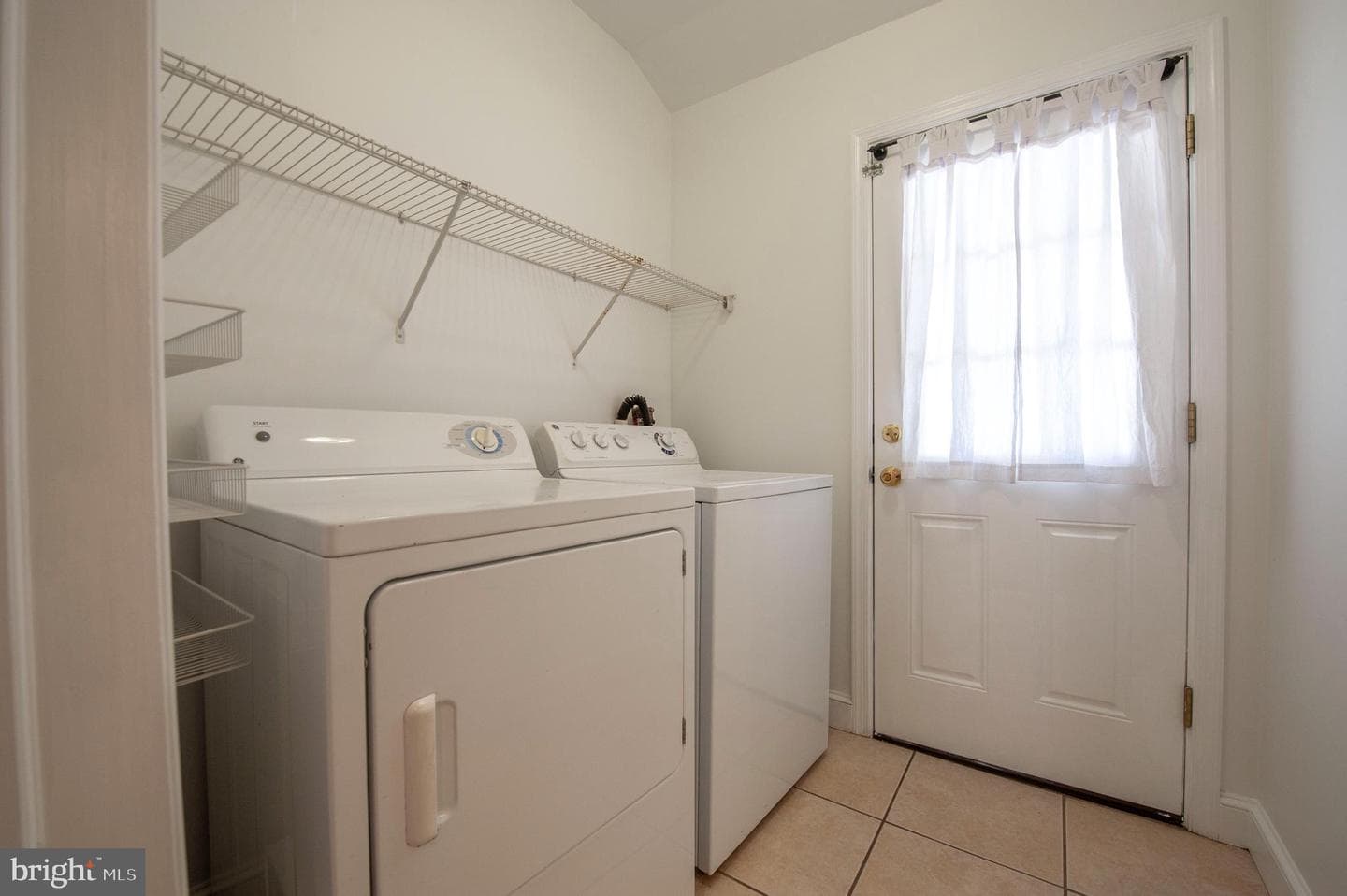 827 Aubrey Ave photo 10