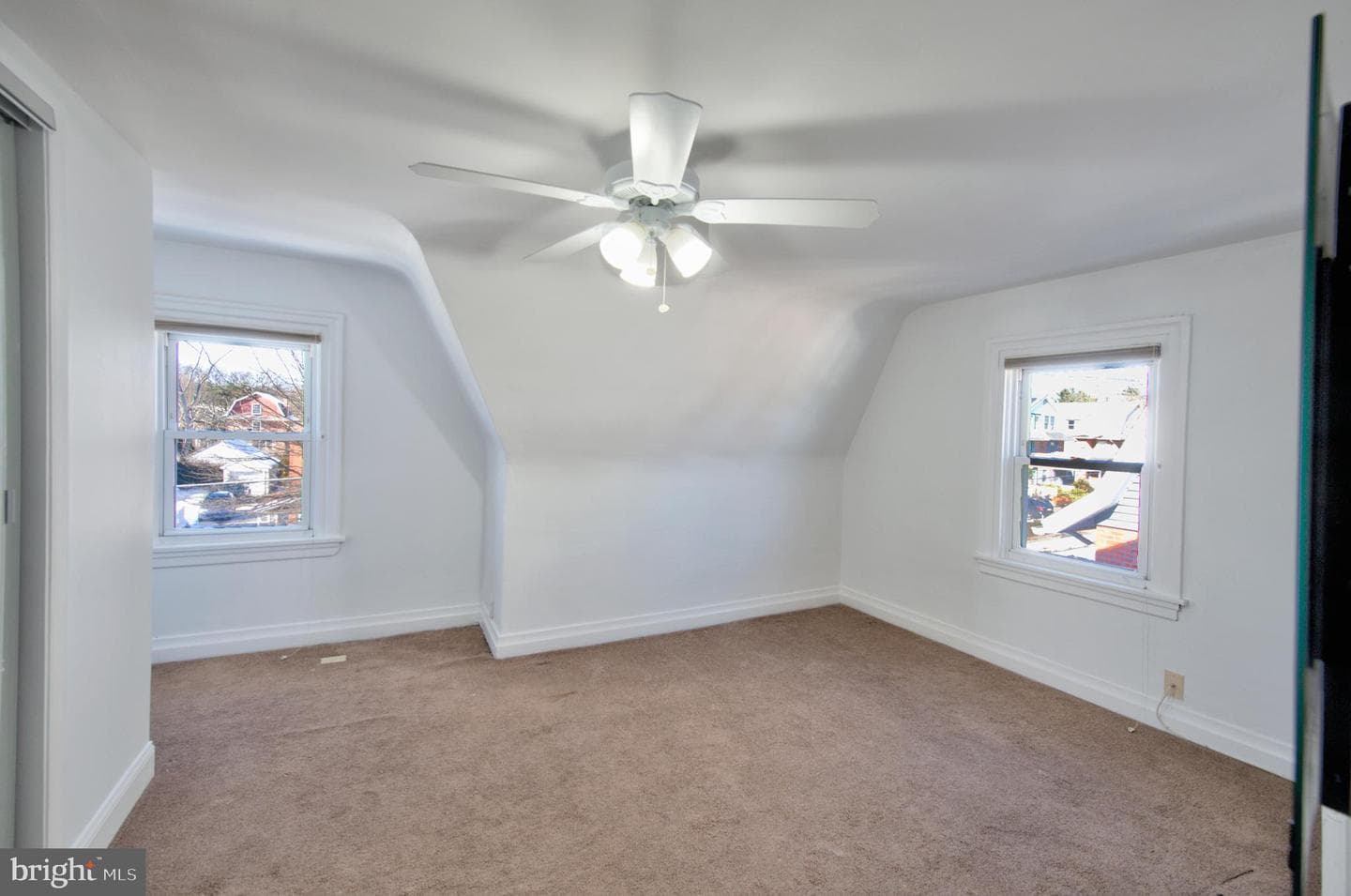 827 Aubrey Ave photo 22