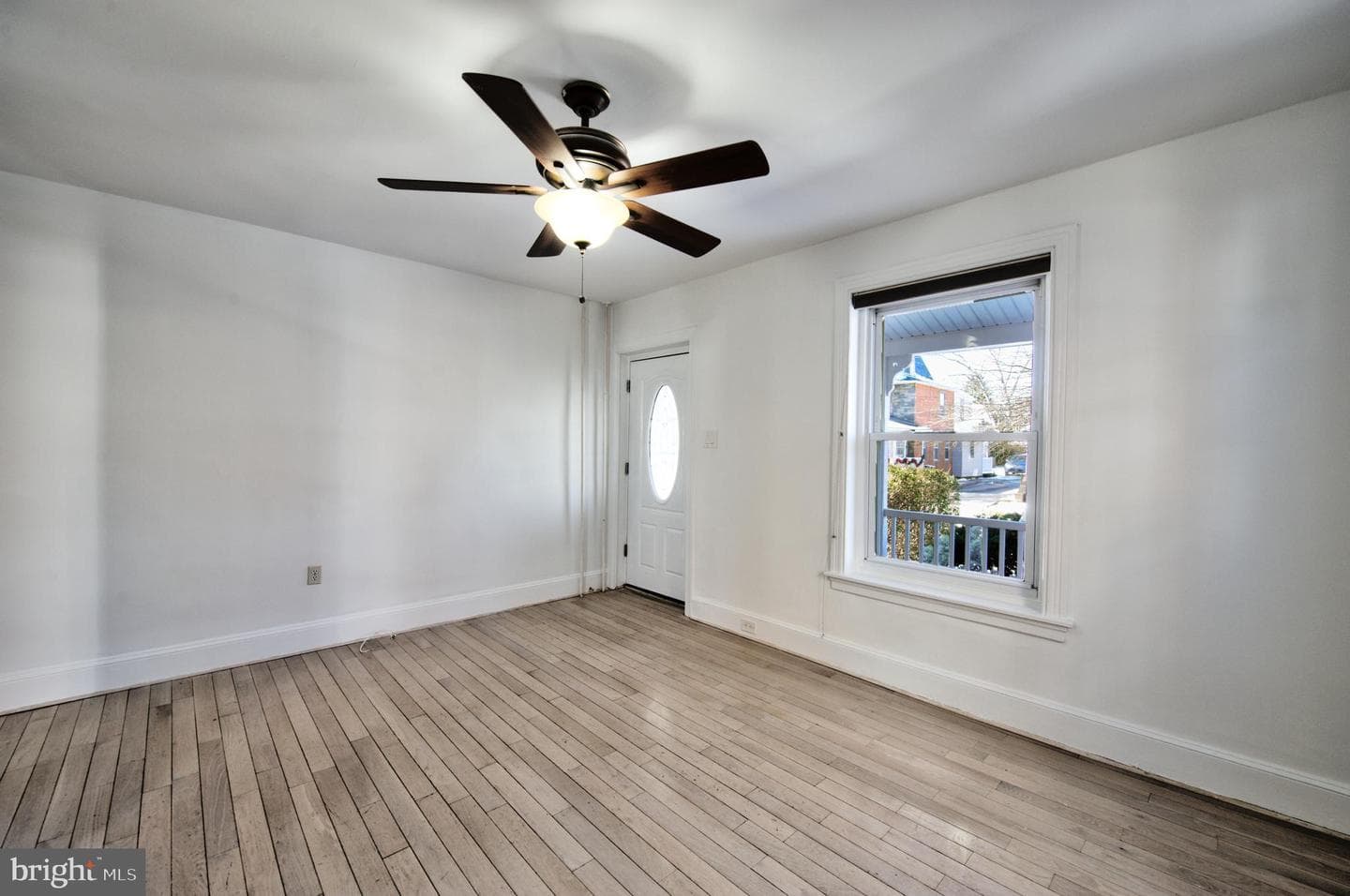 827 Aubrey Ave photo 4