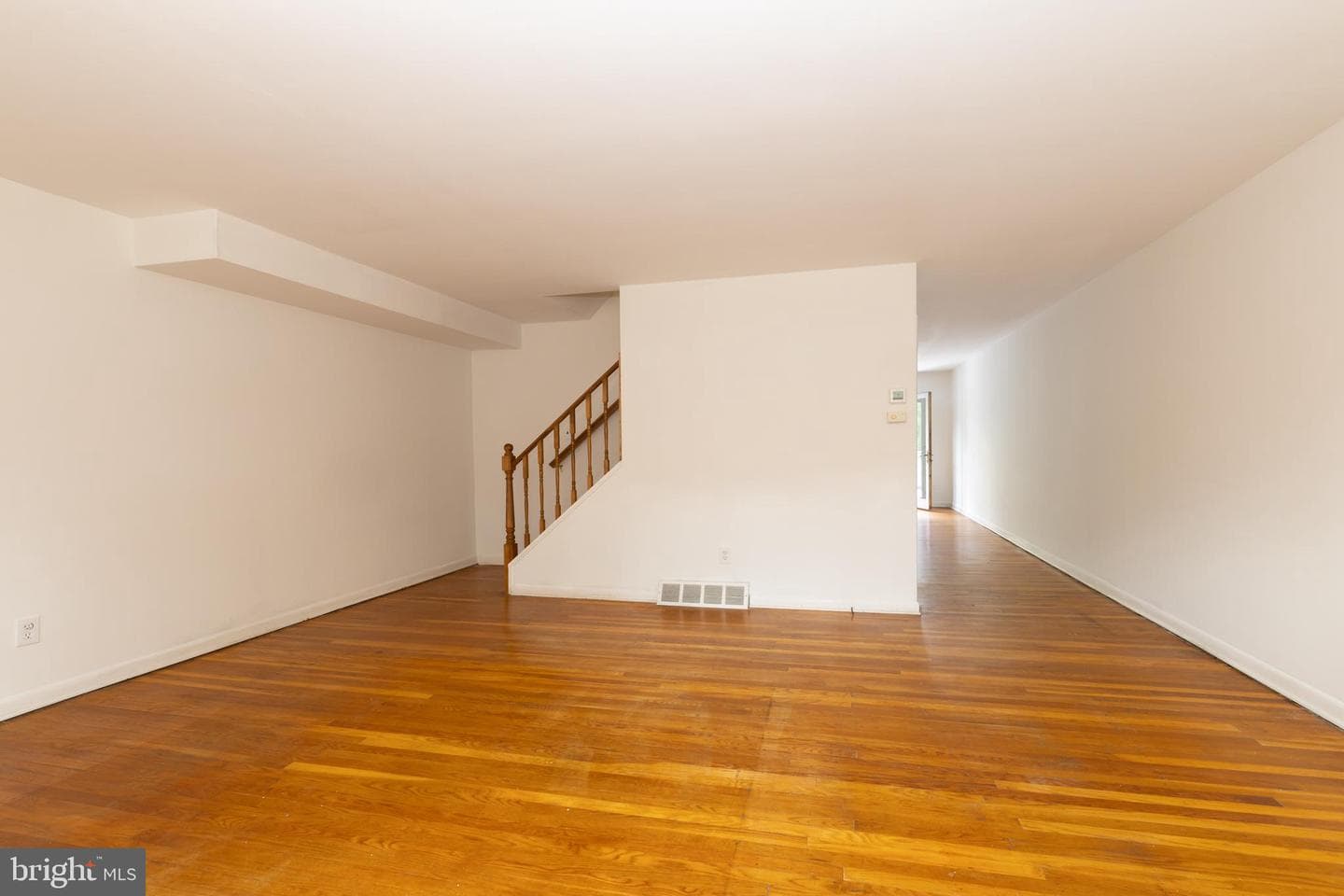 1420 Powell Road photo 5