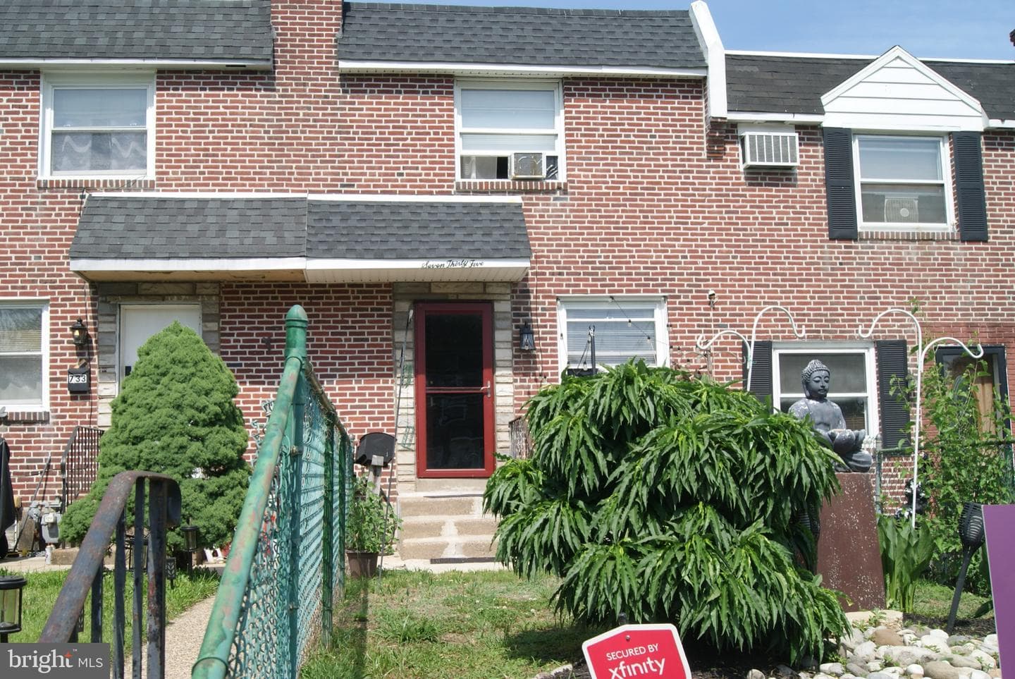 735 Grant Road photo 2