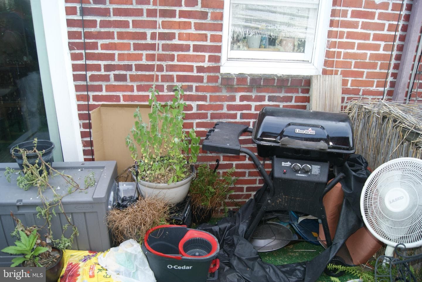 735 Grant Road photo 28