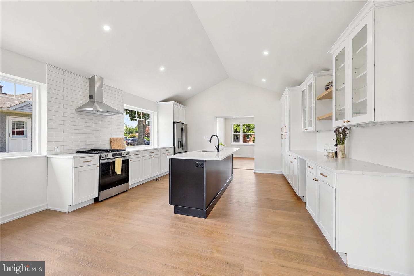 8 James Road photo 10