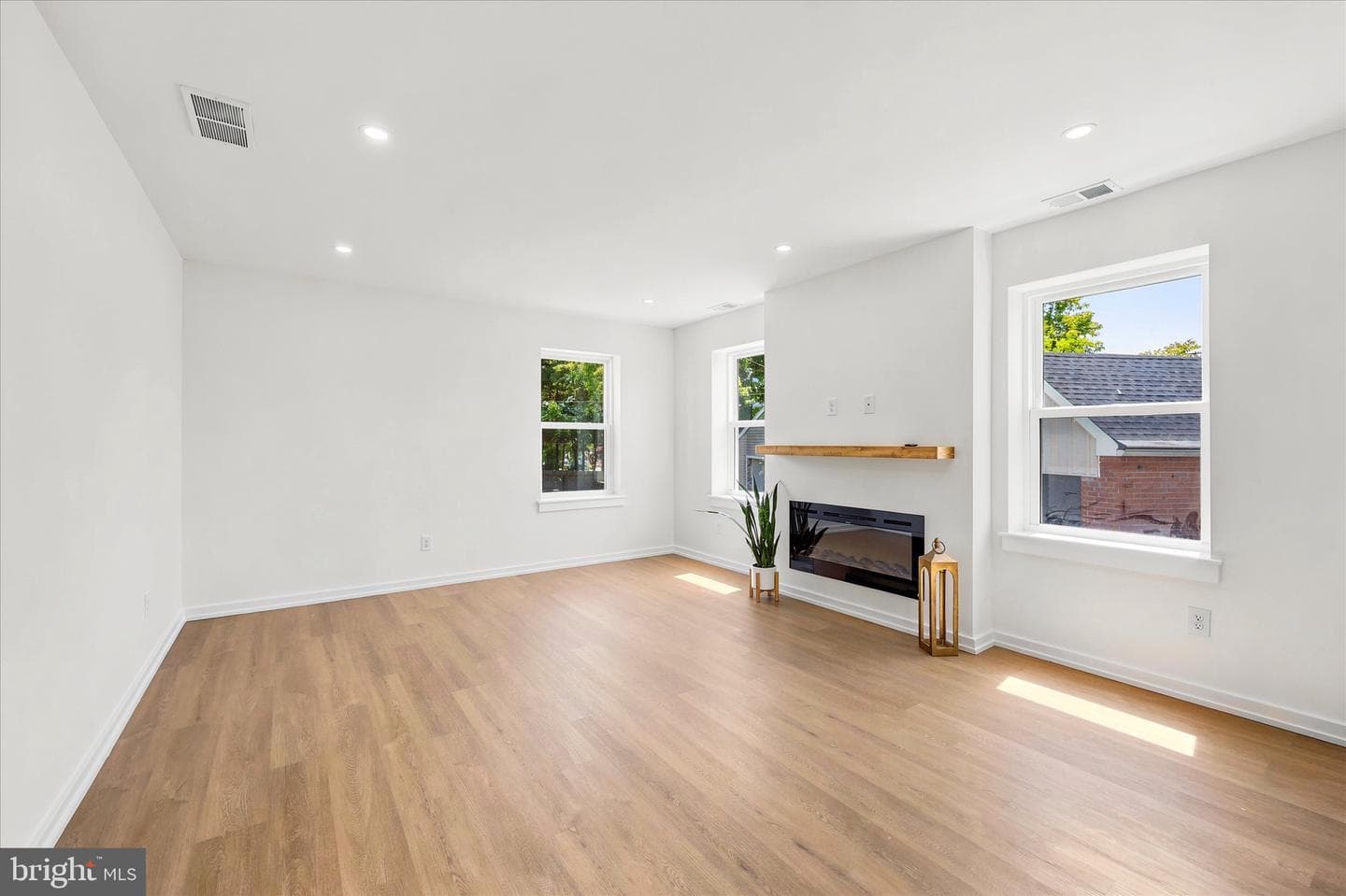 8 James Road photo 14