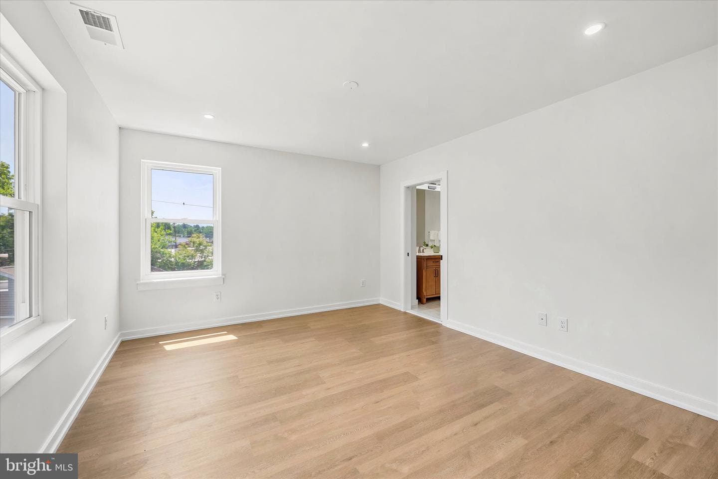 8 James Road photo 21