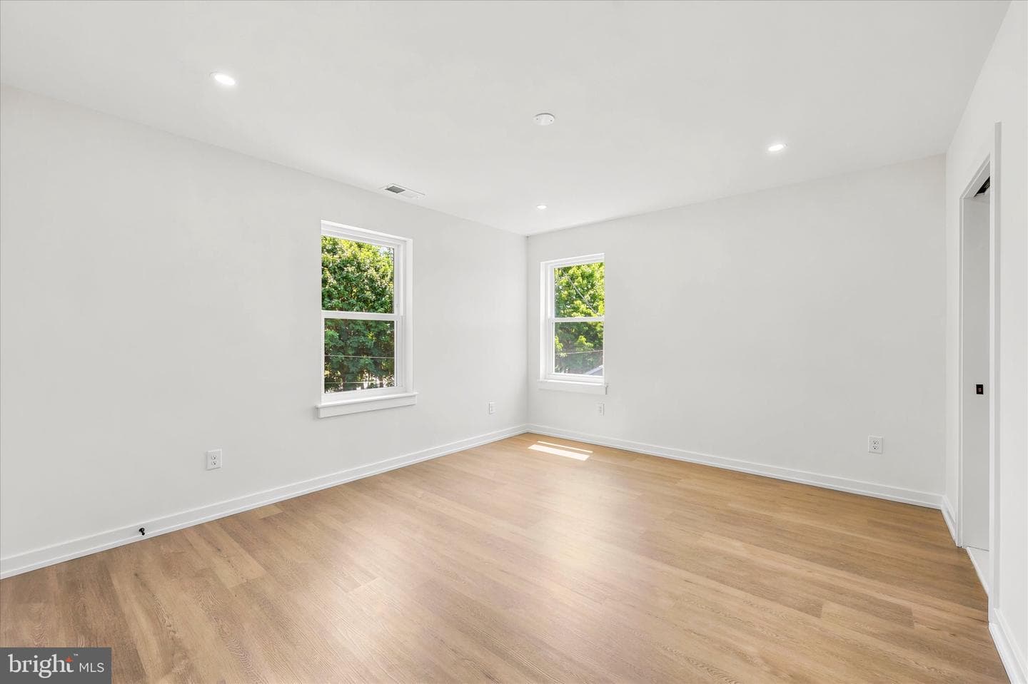 8 James Road photo 22