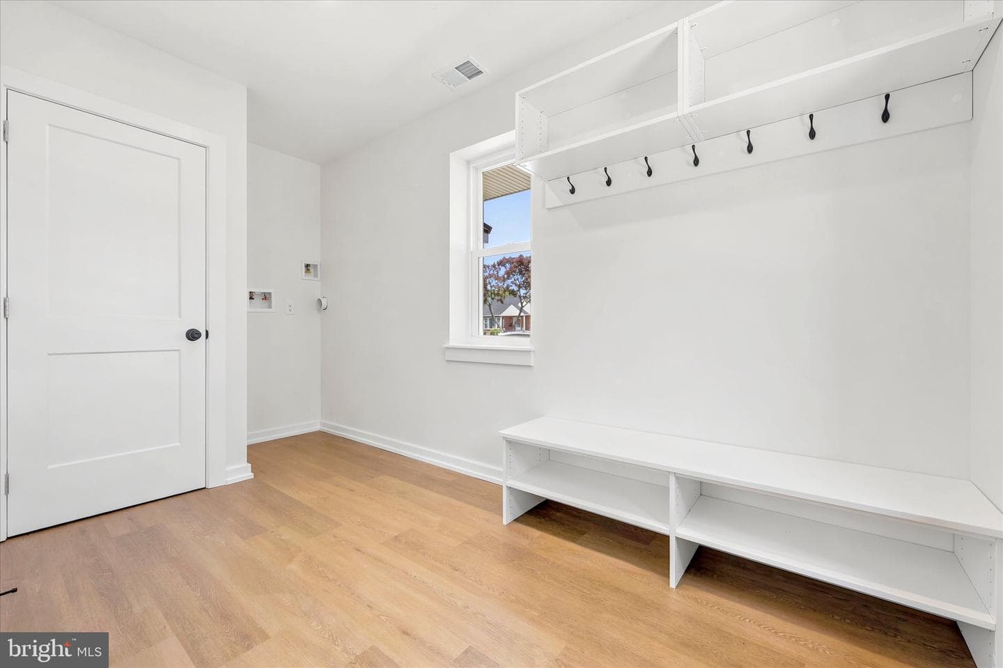 8 James Road photo 24