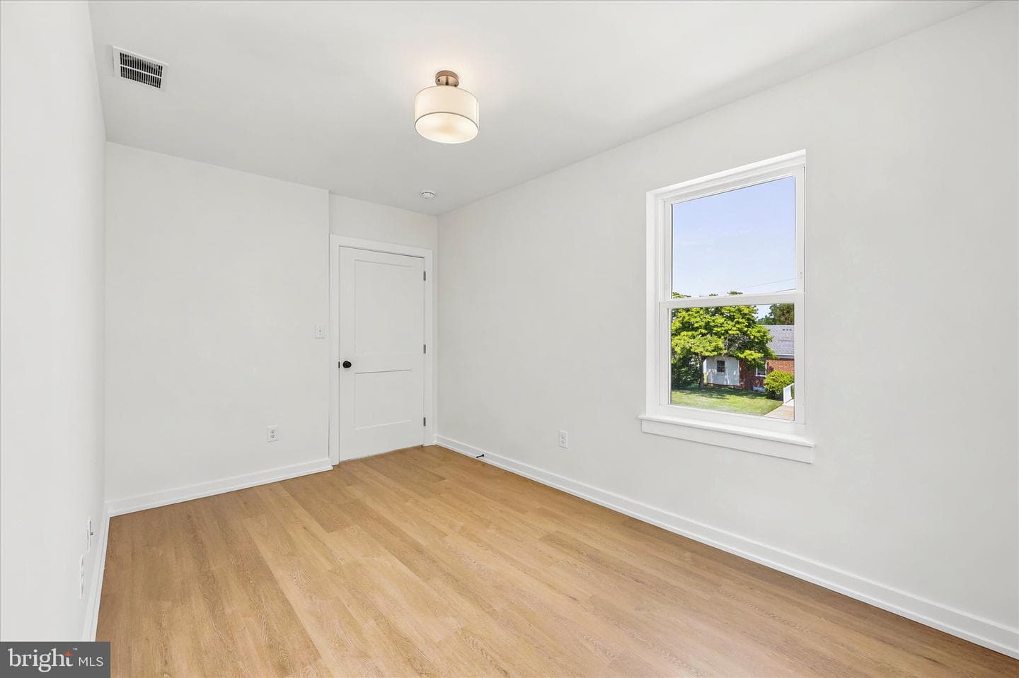 8 James Road photo 29