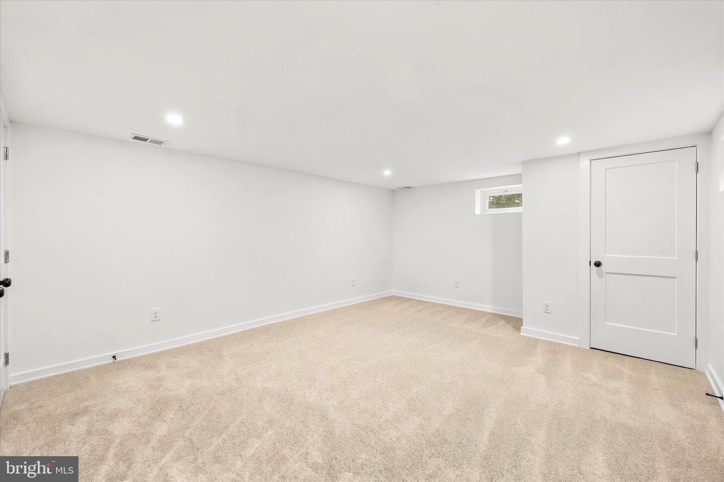 8 James Road photo 30