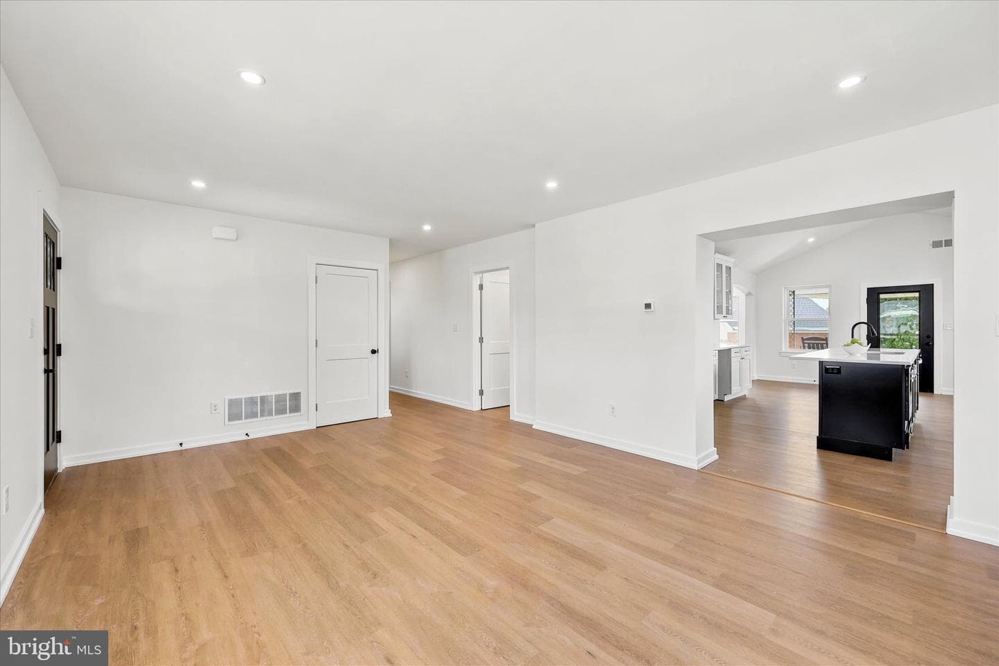 8 James Road photo 7