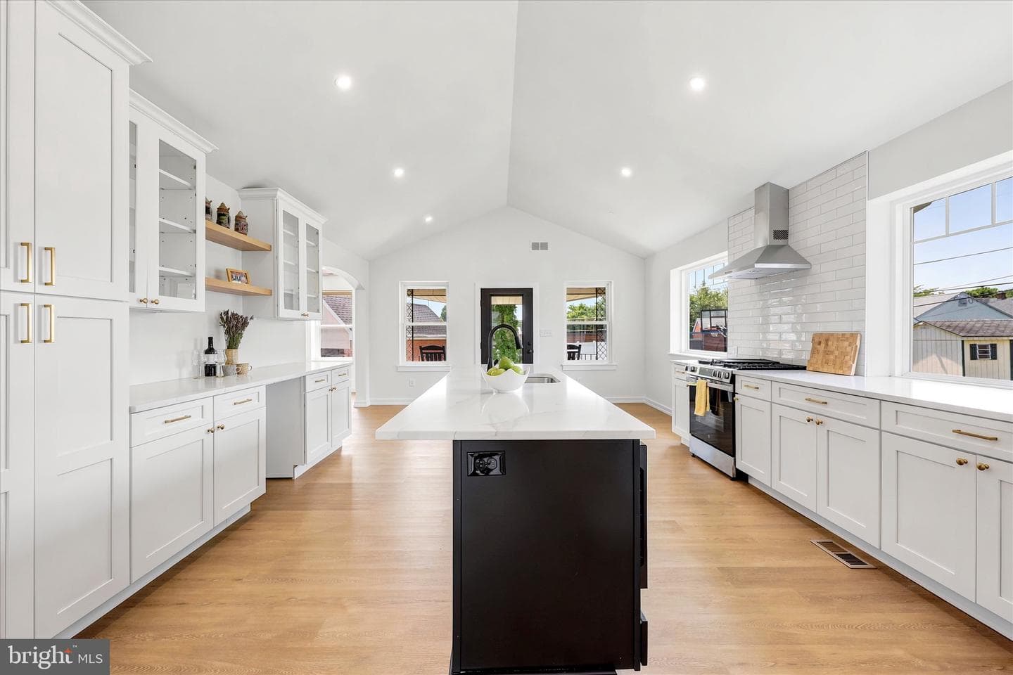 8 James Road photo 9