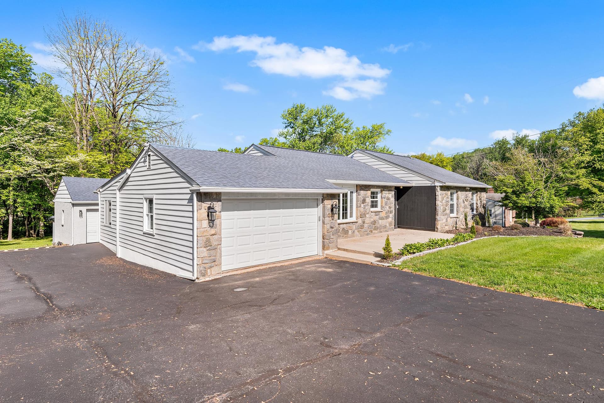 5214 Chichester Avenue photo 3