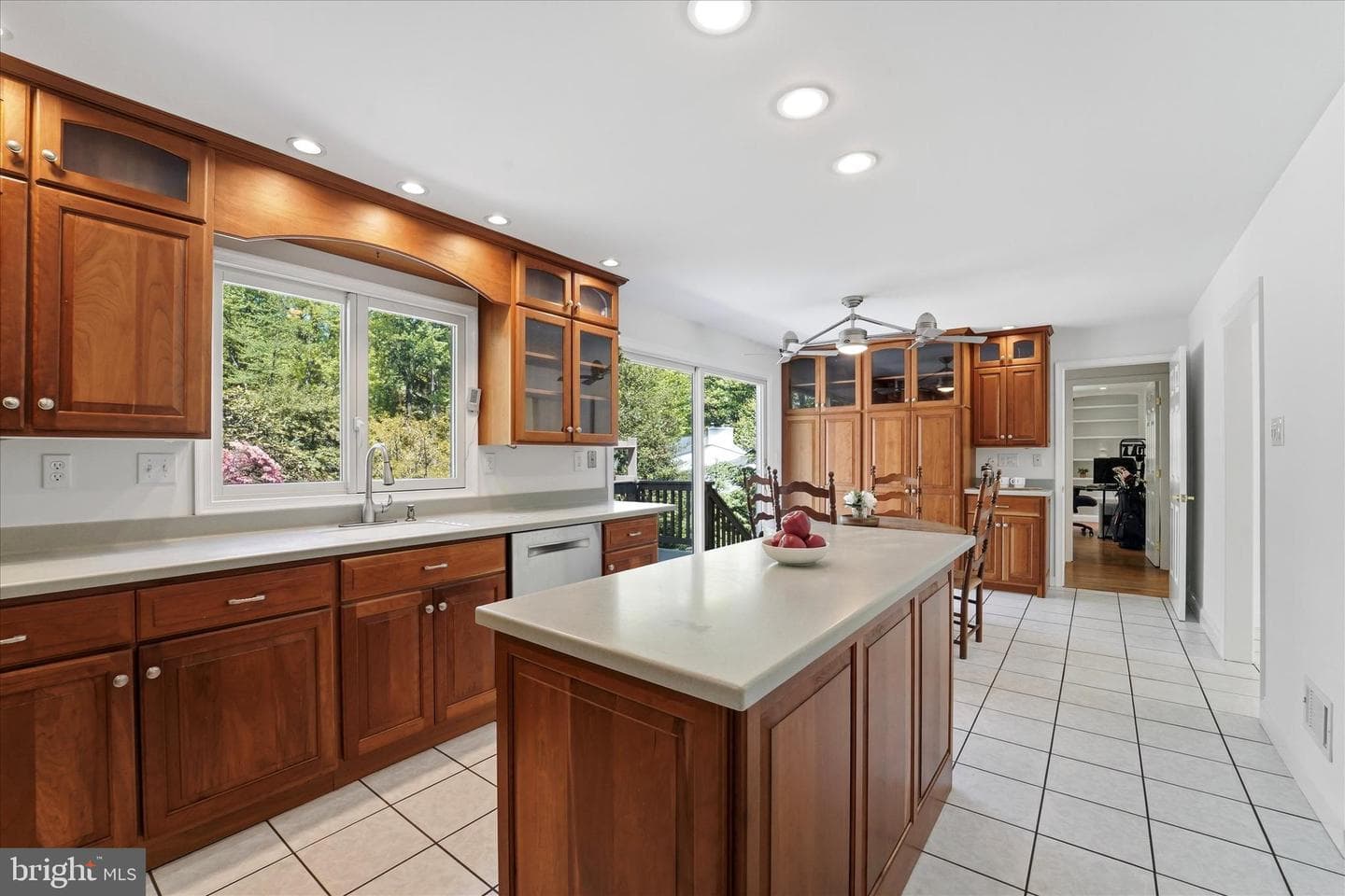 2 Woodbriar Drive photo 12