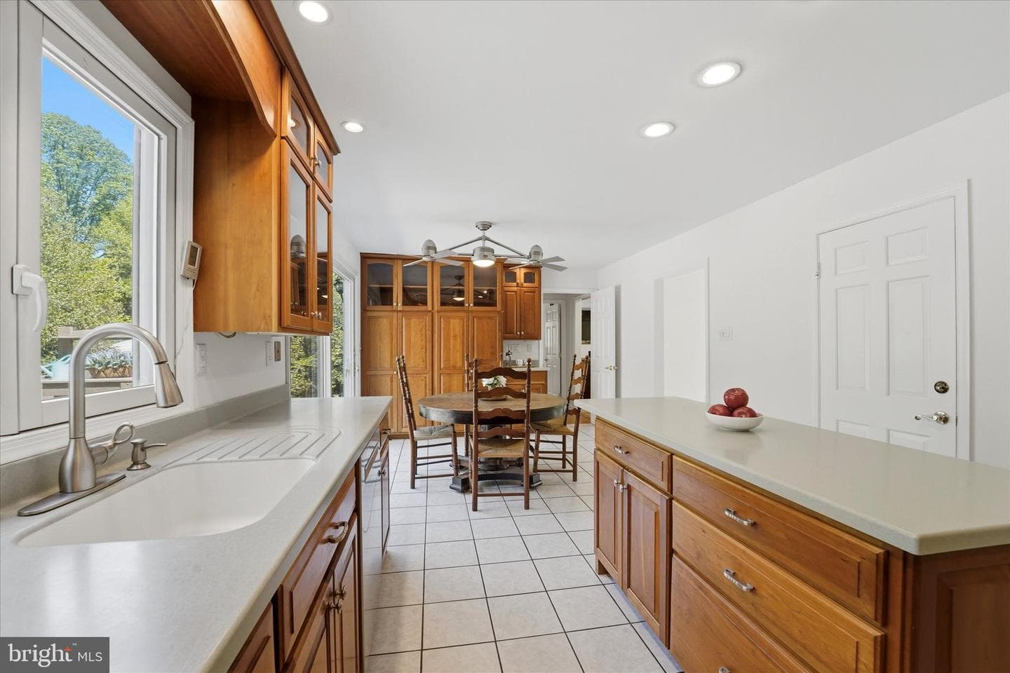 2 Woodbriar Drive photo 16