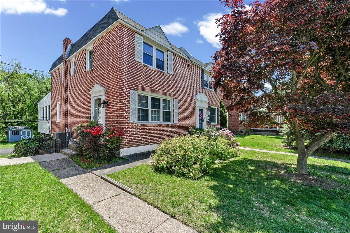 302 Lakeview Drive