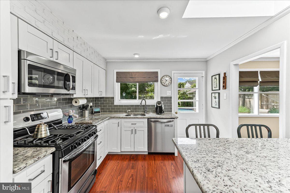 411 Harvard Avenue photo 8
