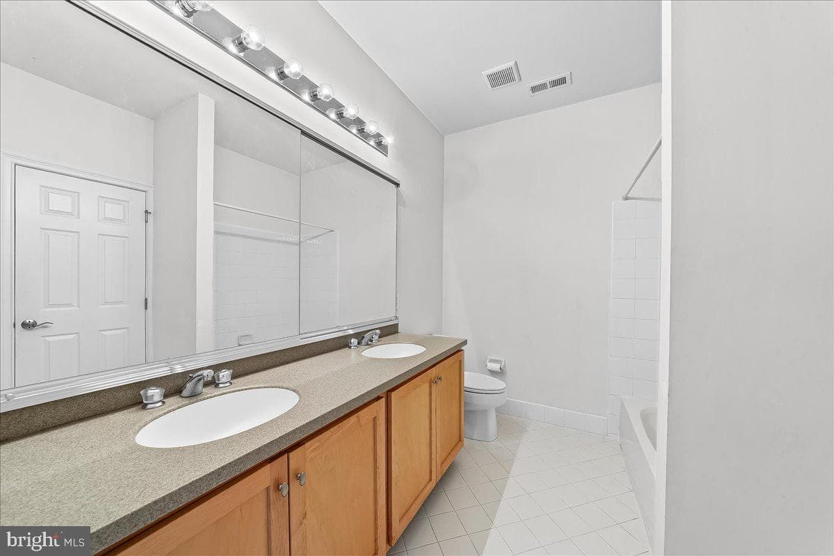 13 Evergreen Place photo 23