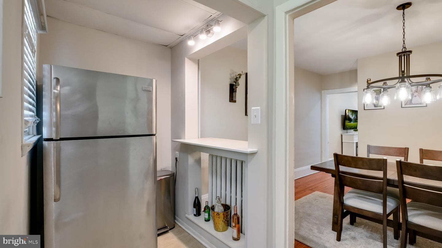 264 N Aberdeen Avenue photo 9