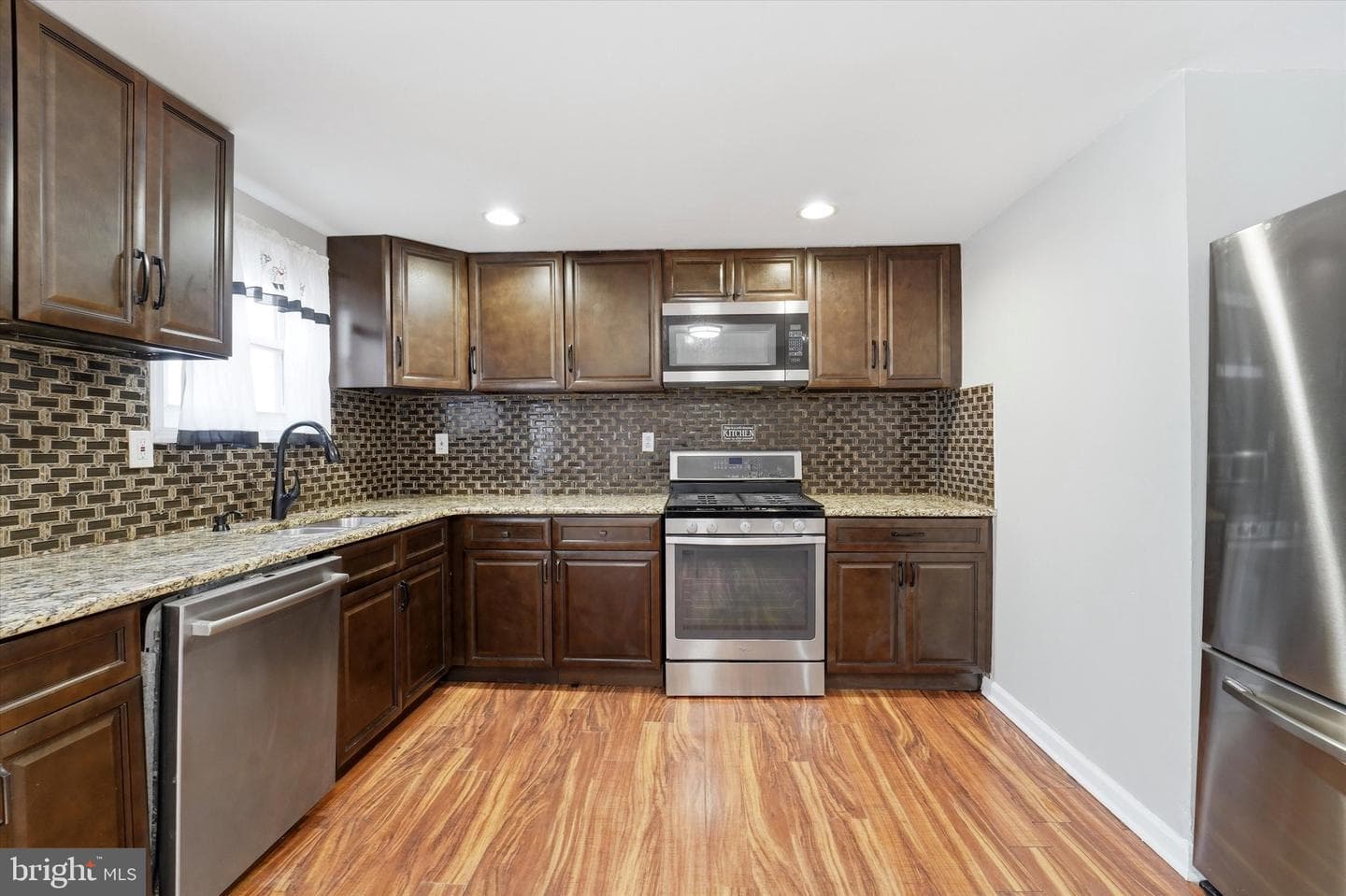 909 Pine Street photo 10