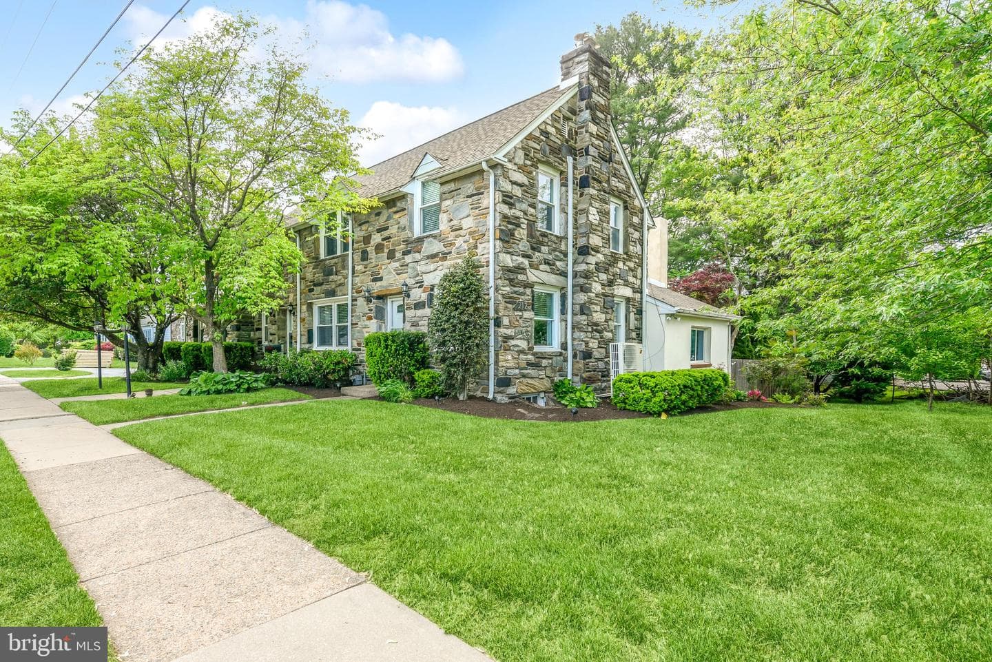 212 E Woodland Avenue