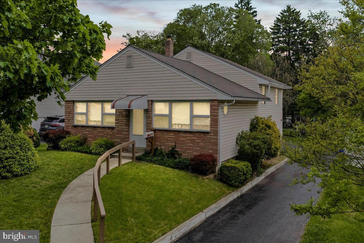 327 Ashland Avenue photo 36