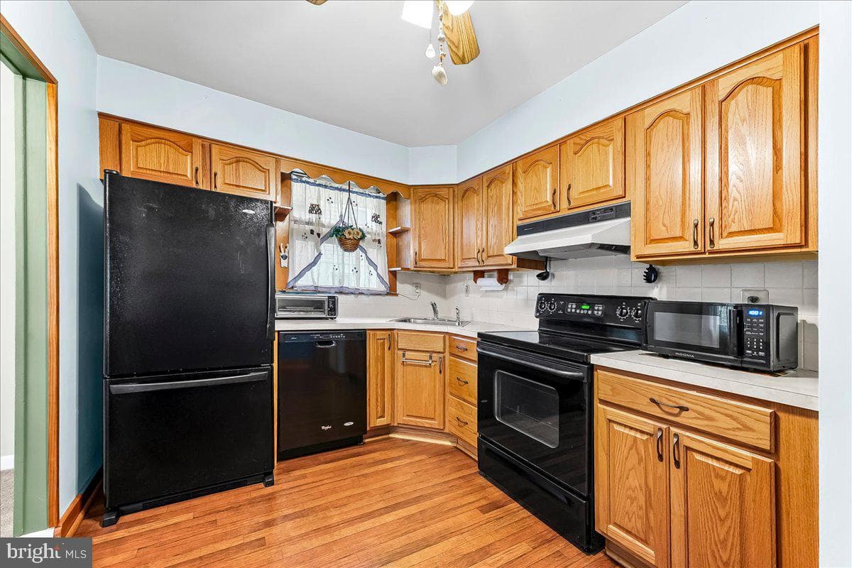 327 Ashland Avenue photo 9