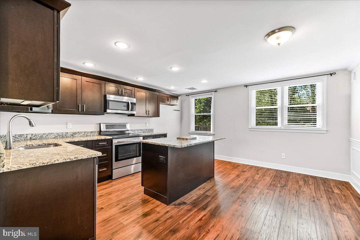 1160 Brookwood Lane photo 4
