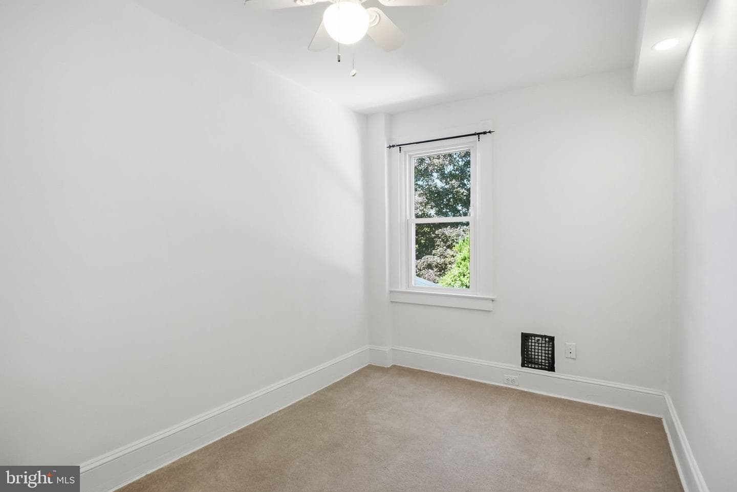 12 Manchester Avenue photo 25