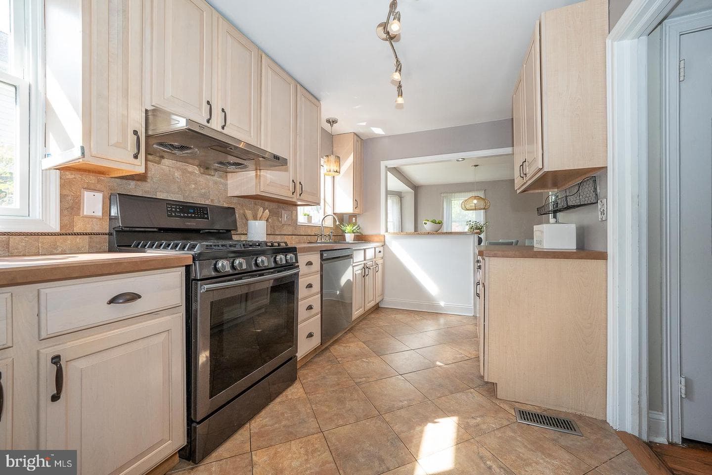 1249 Cornell Avenue photo 15