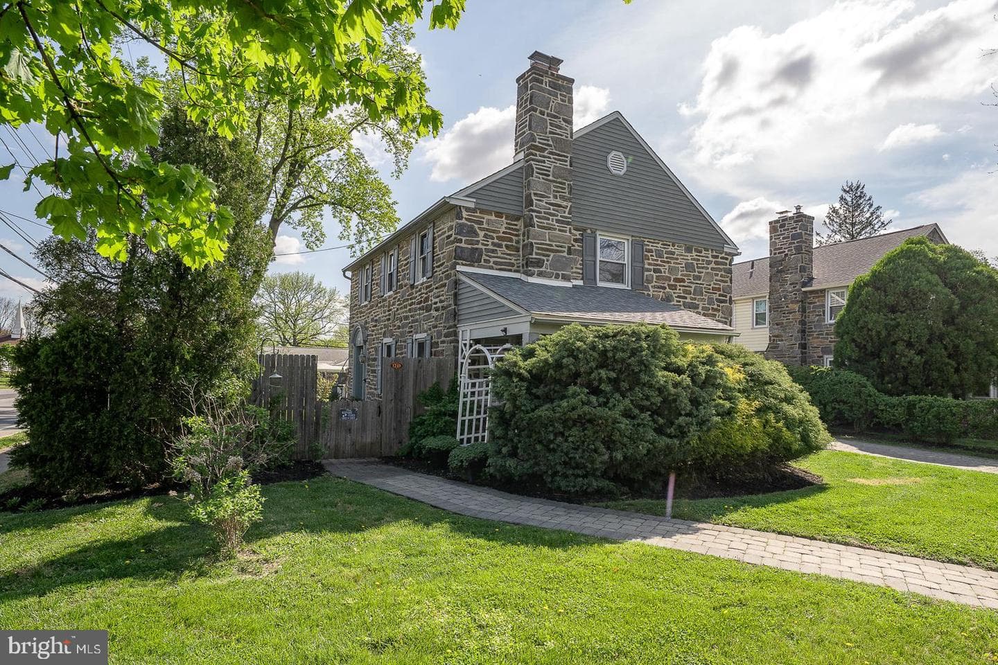 1249 Cornell Avenue photo 2