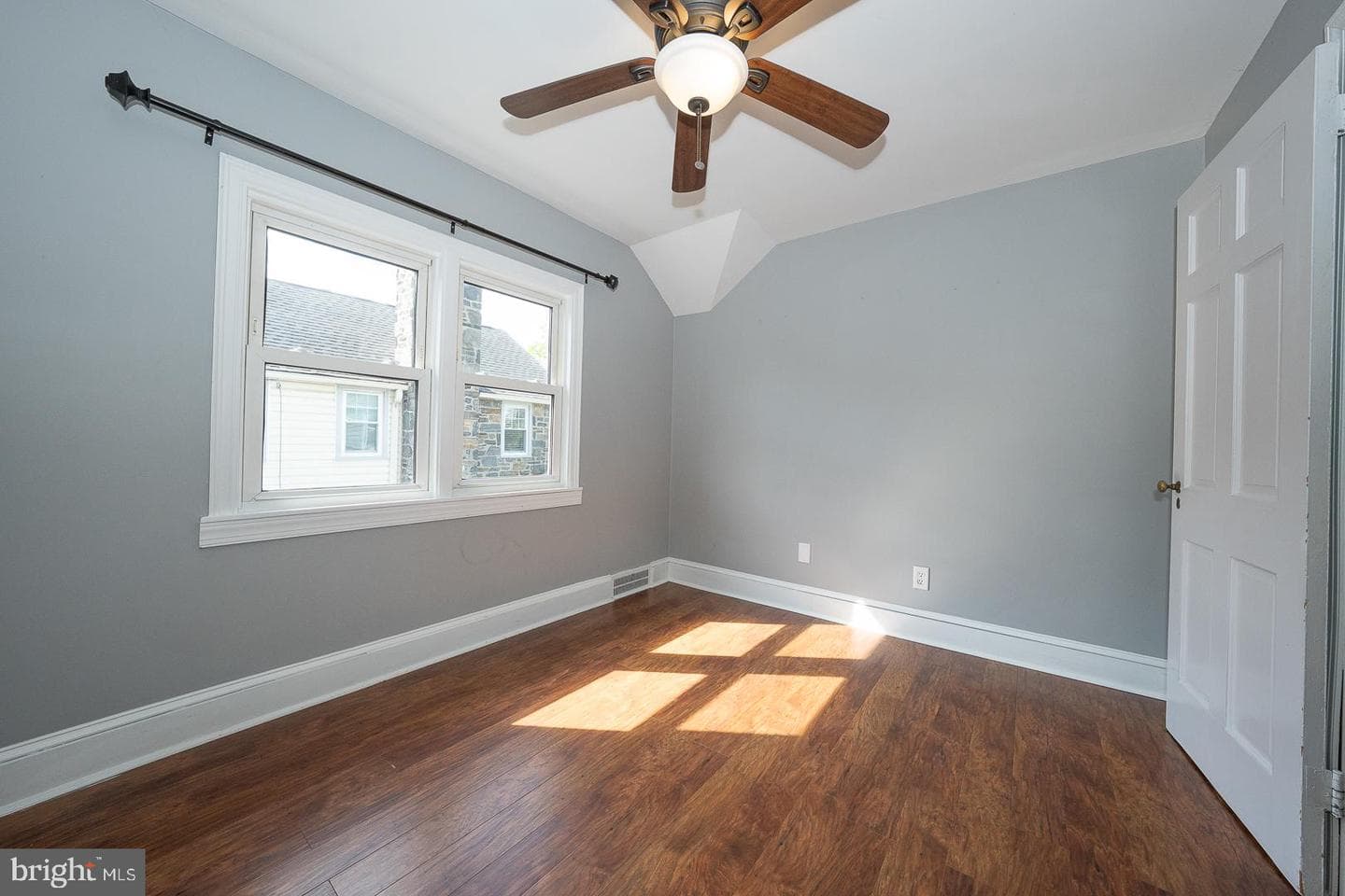 1249 Cornell Avenue photo 28