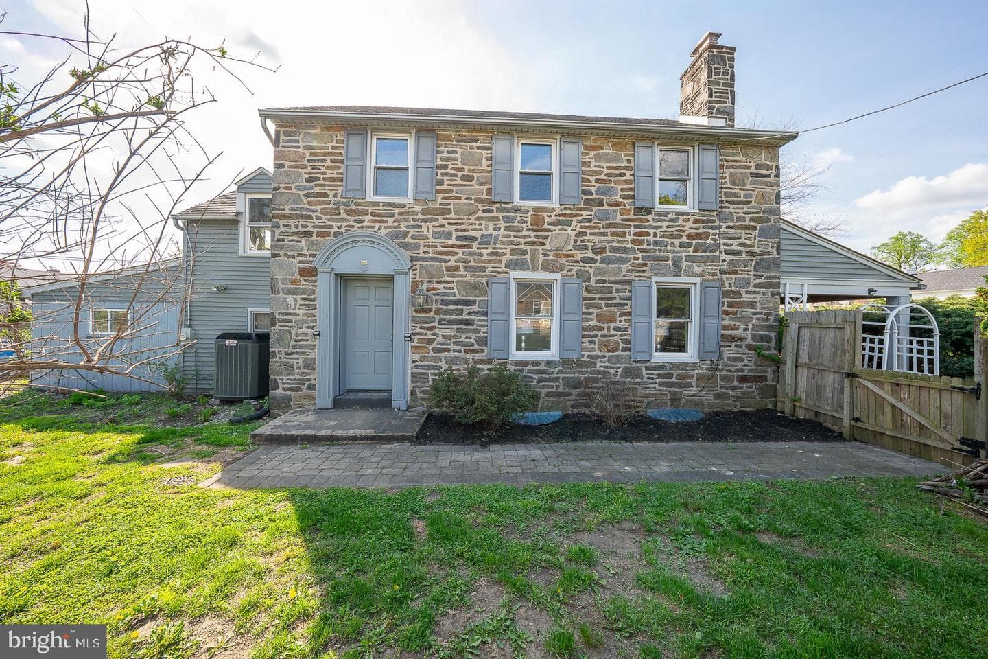 1249 Cornell Avenue photo 4