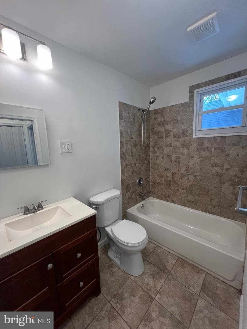 1023 Langley Street photo 22